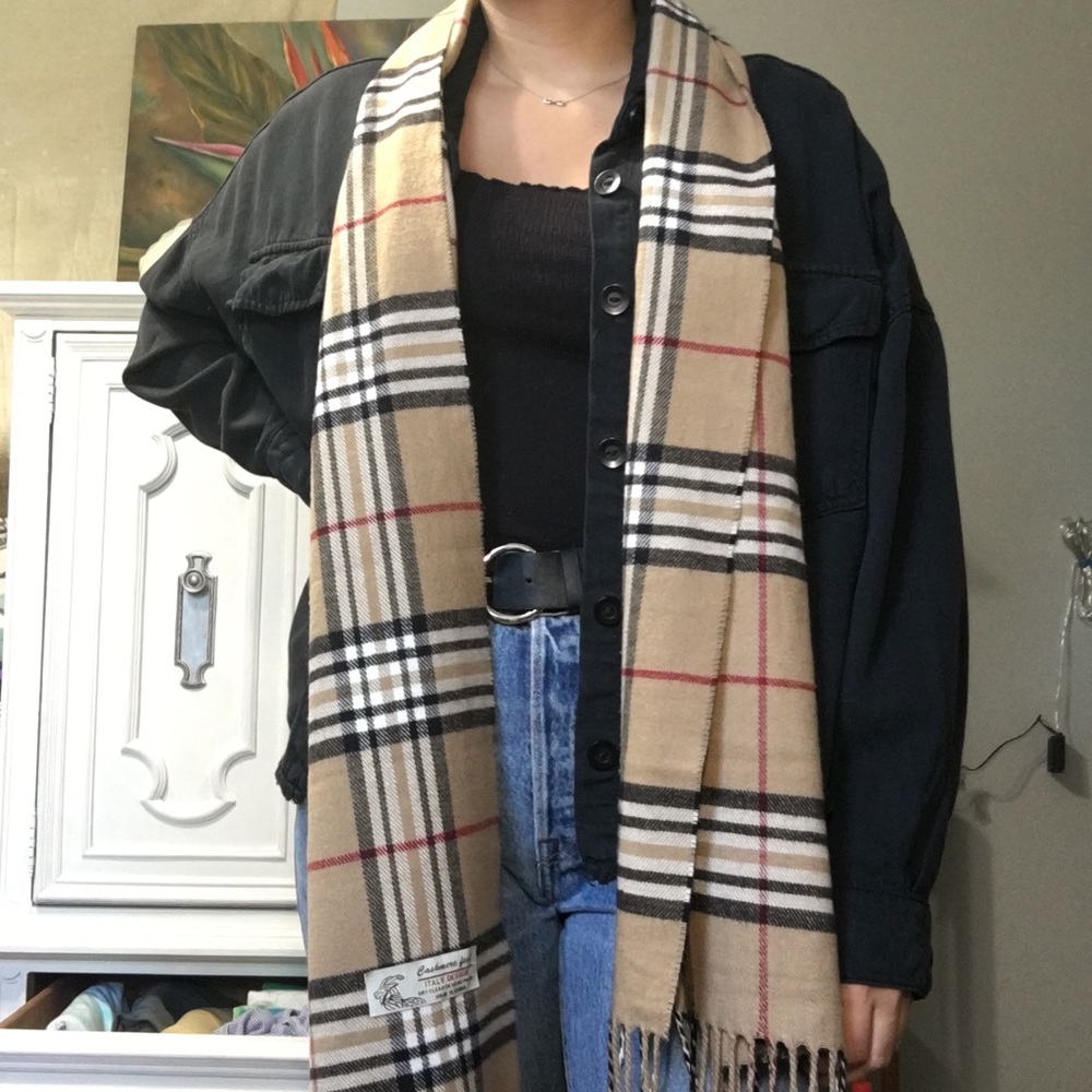 *SOLD* Cashmere feel scarf - Picture 3 of 7